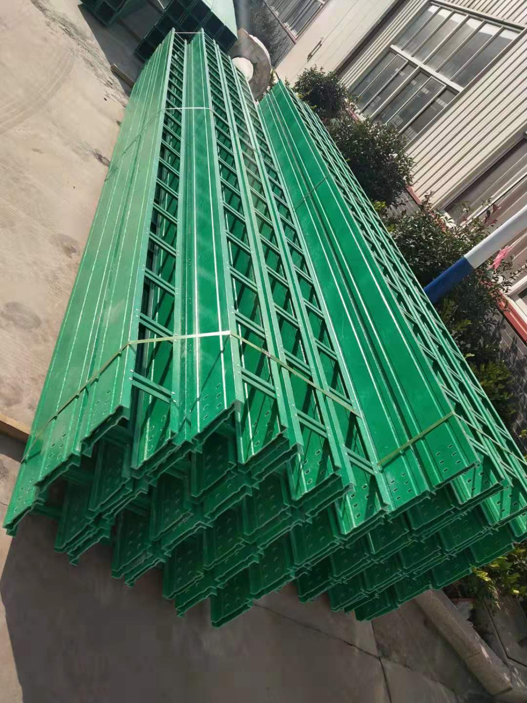 梯式玻璃钢电缆桥架（C型边）